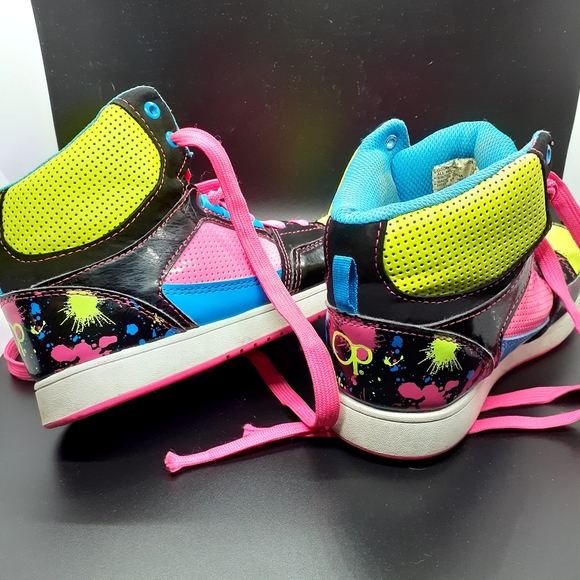 OP. Tennis shoes - Picture 6 of 7